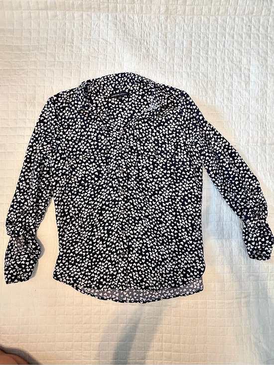 Adrienne Vittadini Tops - Adrienne Vittadini Heart Print Button Down Shirt in Blue & white Like New